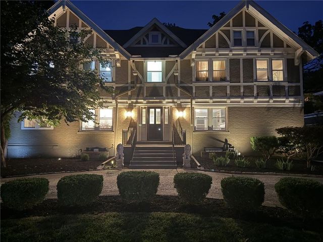 4975 Ward Parkway, Kansas City, MO 64112