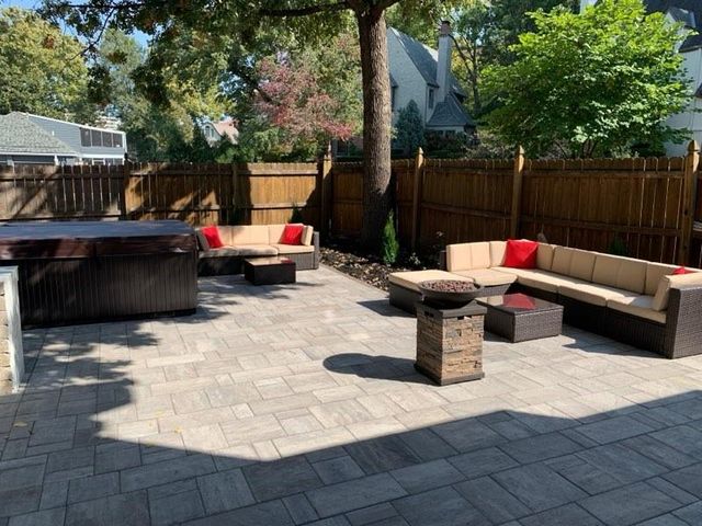 4975 Ward Parkway, Kansas City, MO 64112