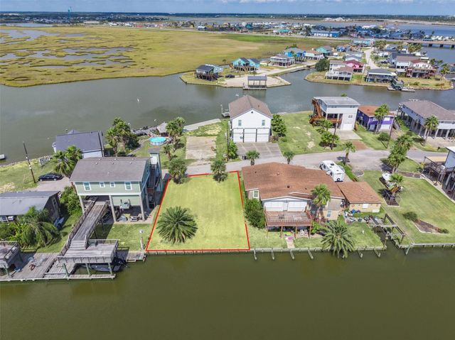 65 Lakeside Drive, Hitchcock, TX 77563