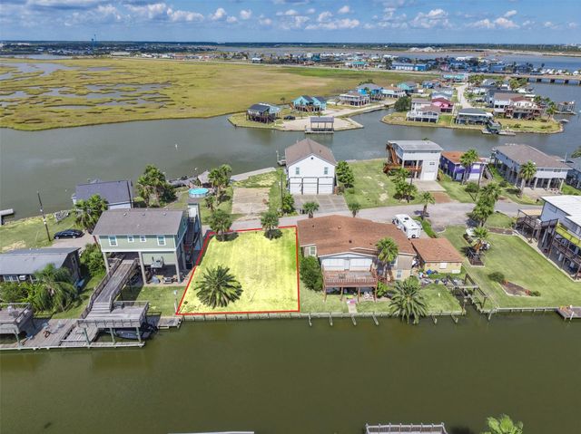 65 Lakeside Drive, Hitchcock, TX 77563