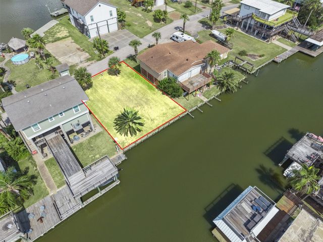 65 Lakeside Drive, Hitchcock, TX 77563