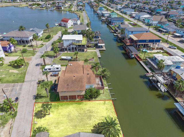 65 Lakeside Drive, Hitchcock, TX 77563
