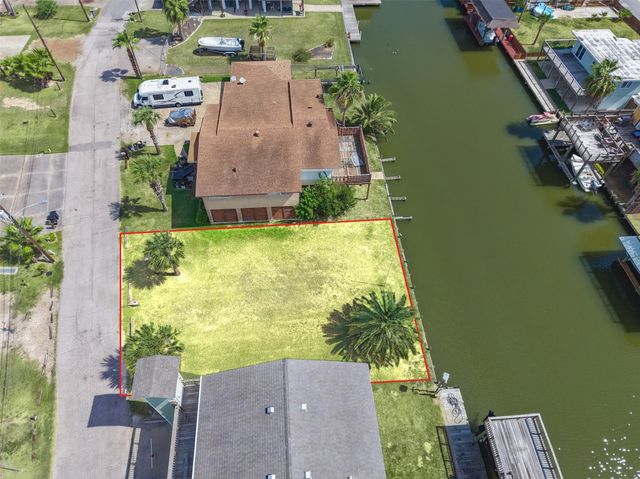 65 Lakeside Drive, Hitchcock, TX 77563