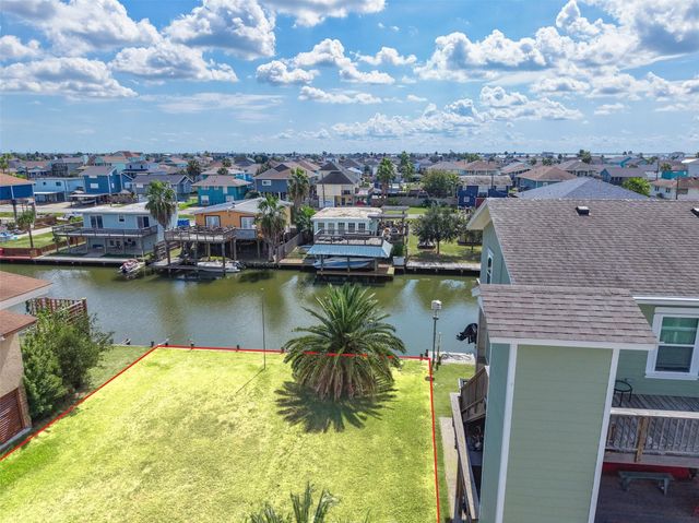 65 Lakeside Drive, Hitchcock, TX 77563