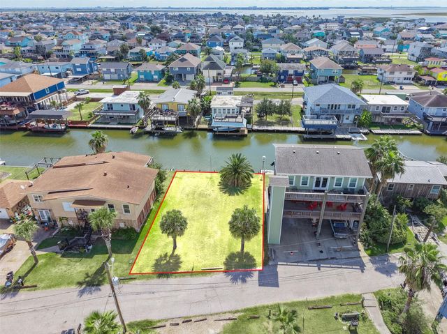 65 Lakeside Drive, Hitchcock, TX 77563