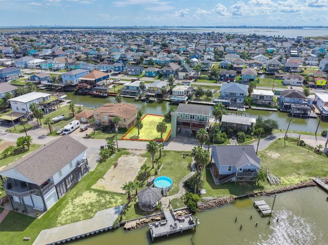 65 Lakeside Drive, Hitchcock, TX 77563