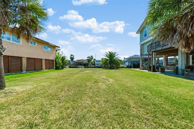 65 Lakeside Drive, Hitchcock, TX 77563