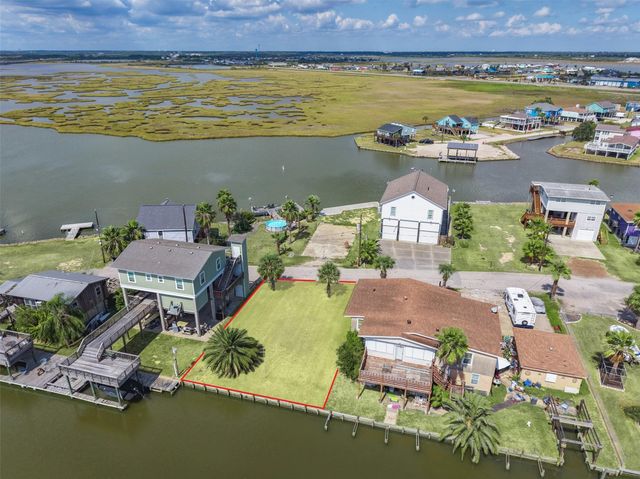 65 Lakeside Drive, Hitchcock, TX 77563
