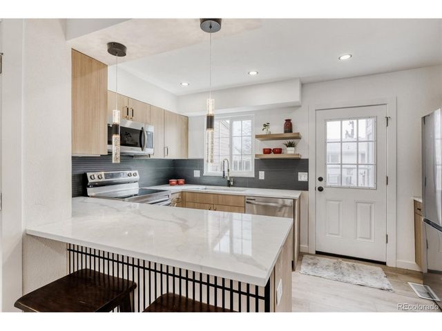 14272 E Hawaii Cir B, Aurora, CO 80012