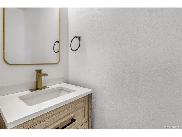 14272 E Hawaii Cir B, Aurora, CO 80012