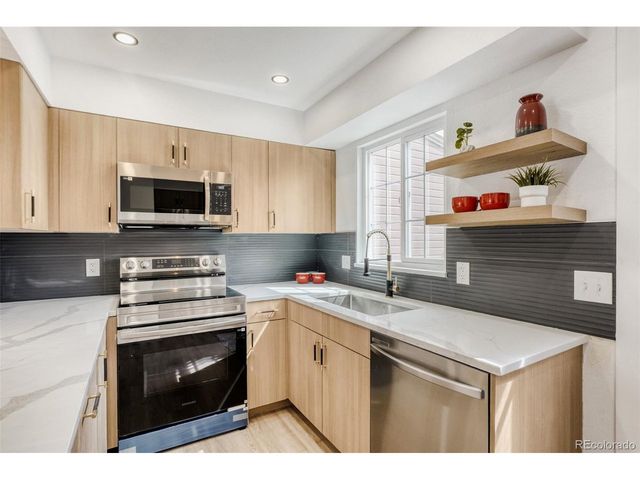 14272 E Hawaii Cir B, Aurora, CO 80012