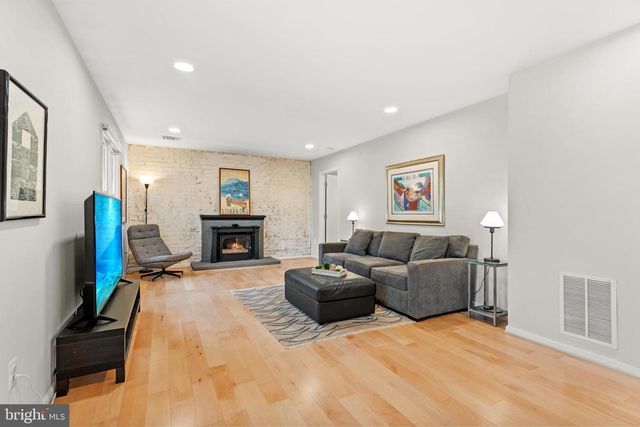 11612 CLIPSTONE LN, Reston, VA 20191