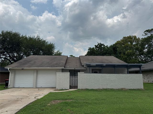 3302 Tompkins Dr, Baytown, TX 77521