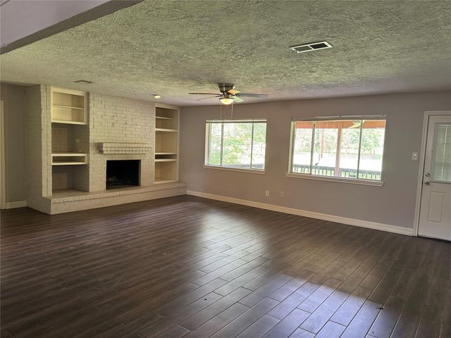 3302 Tompkins Dr, Baytown, TX 77521