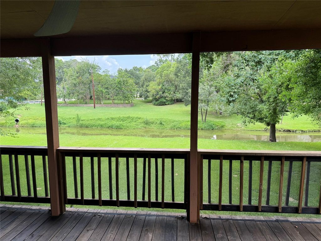 3302 Tompkins Dr, Baytown, TX 77521