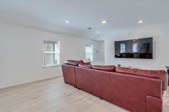 314 Lake Sweetwater LN, Buda, TX 78610