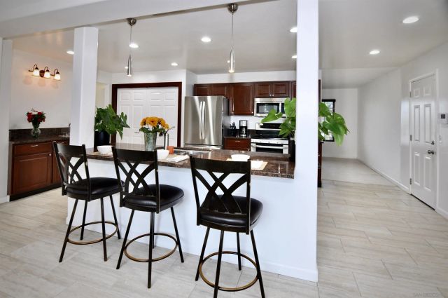 1400 Darwin Dr, Oceanside, CA 92056