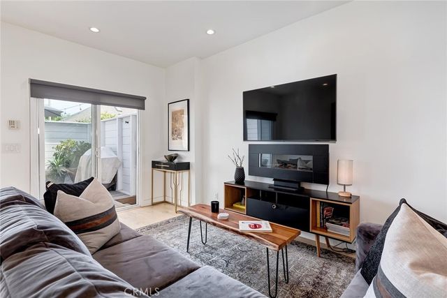 8611 Rosewood Avenue, West Hollywood, CA 90048
