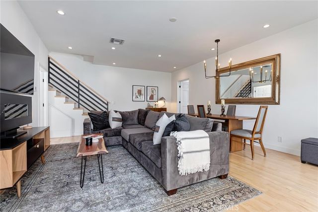 8611 Rosewood Avenue, West Hollywood, CA 90048