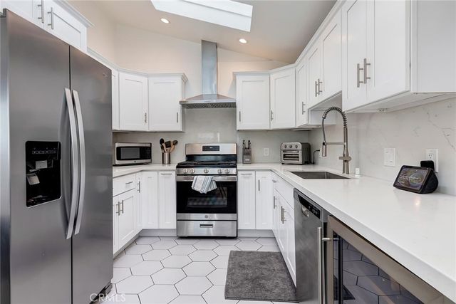 8611 Rosewood Avenue, West Hollywood, CA 90048