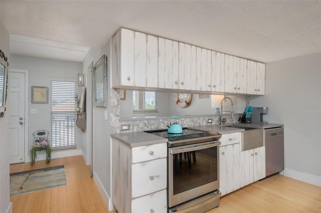 845 BENJAMIN FRANKLIN DRIVE 302, Sarasota, FL 34236