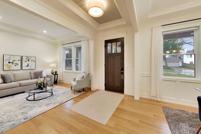 1947 Summerton Place, Northbrook, IL 60062