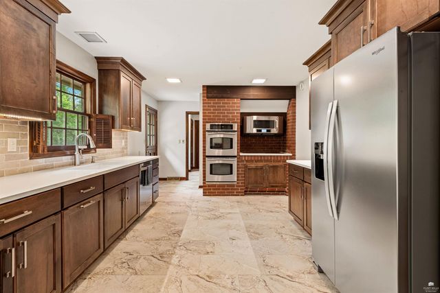 2025 College Heights Road, Manhattan, KS 66502