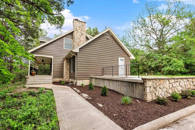 2025 College Heights Road, Manhattan, KS 66502