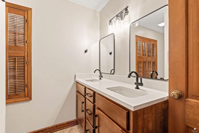 2025 College Heights Road, Manhattan, KS 66502