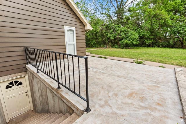 2025 College Heights Road, Manhattan, KS 66502