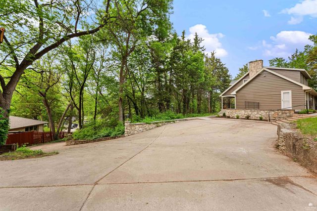 2025 College Heights Road, Manhattan, KS 66502