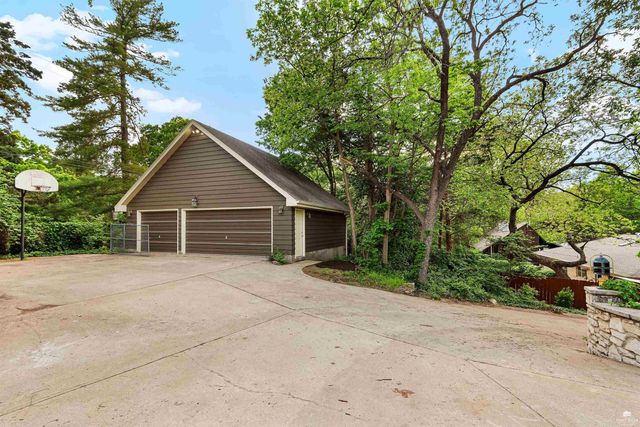 2025 College Heights Road, Manhattan, KS 66502