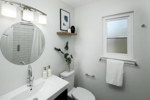 1541 Hull Drive, San Carlos, CA 94070