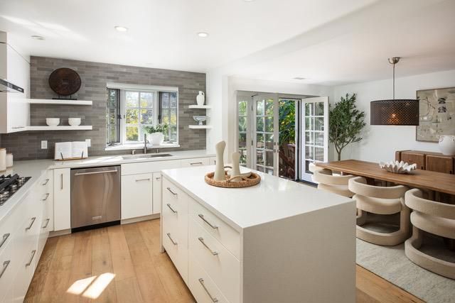 1541 Hull Drive, San Carlos, CA 94070