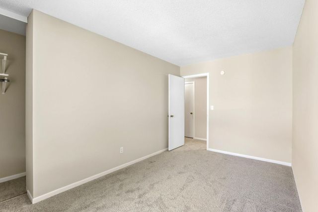 1207 Trailwood S, Hopkins, MN 55343