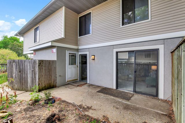 1207 Trailwood S, Hopkins, MN 55343