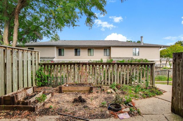 1207 Trailwood S, Hopkins, MN 55343