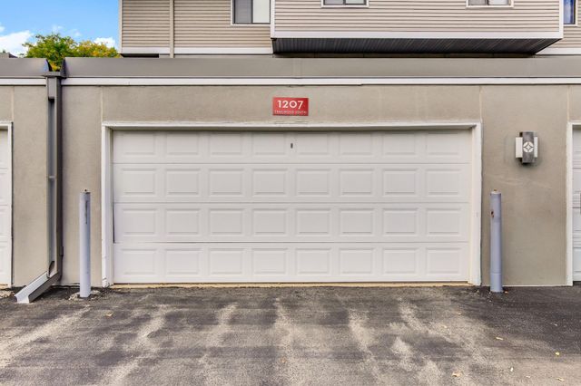 1207 Trailwood S, Hopkins, MN 55343