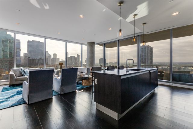 3130 N Harwood Street 801, Dallas, TX 75201