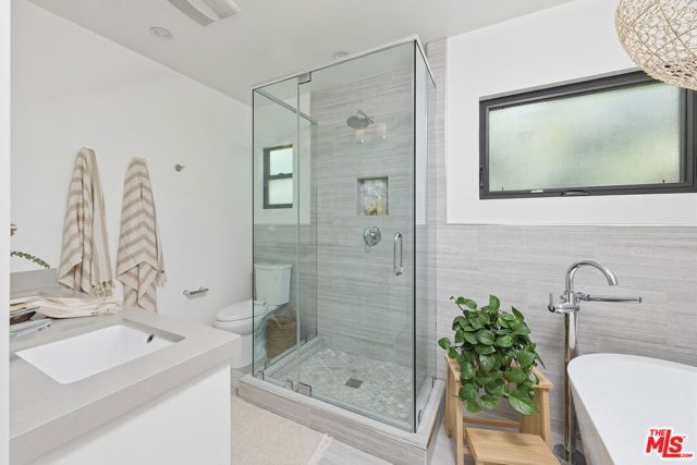 3640 Ashwood Avenue, Los Angeles, CA 90066