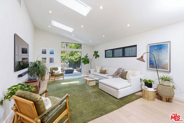 3640 Ashwood Avenue, Los Angeles, CA 90066