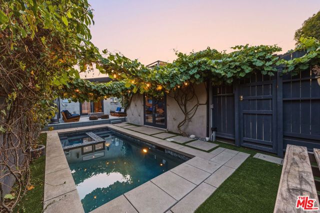 3640 Ashwood Avenue, Los Angeles, CA 90066