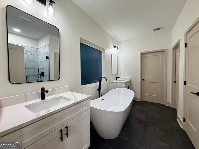 215 Briar Ridge Rd NW, Calhoun, GA 30701