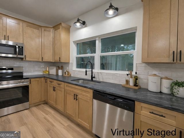 215 Briar Ridge Rd NW, Calhoun, GA 30701