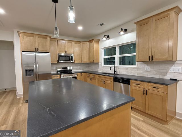 215 Briar Ridge Rd NW, Calhoun, GA 30701