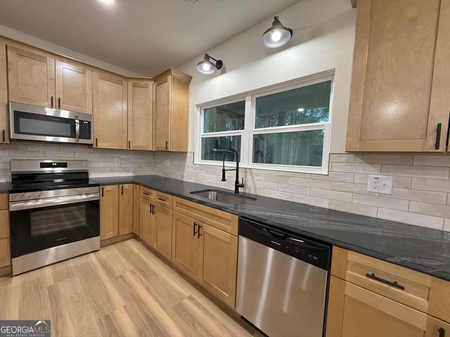 215 Briar Ridge Rd NW, Calhoun, GA 30701