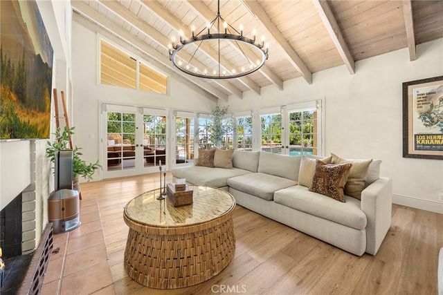 10162 La Sierra, North Tustin, CA 92705