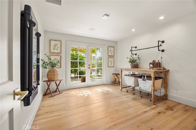 10162 La Sierra, North Tustin, CA 92705