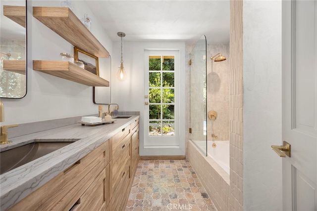 10162 La Sierra, North Tustin, CA 92705