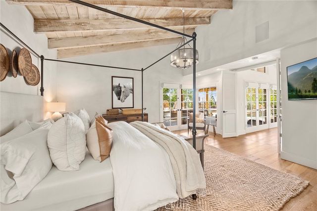 10162 La Sierra, North Tustin, CA 92705